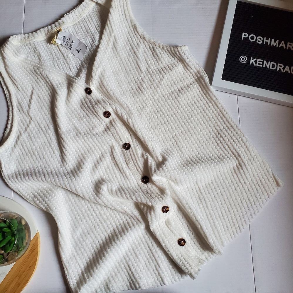 🎉HOST PICK🎉 Nwt button up tank